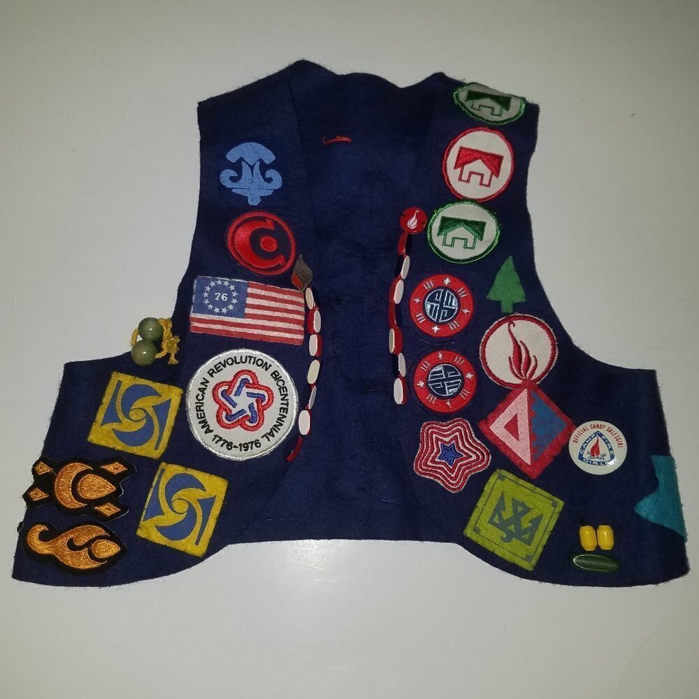 VTG Camp Fire Girls Blue Vest Patches Beads Pins Lot Badges Size A-Small 8-10